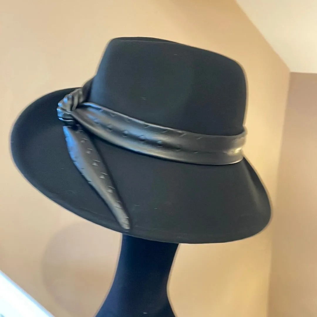 Adjustable Tilted Fedora