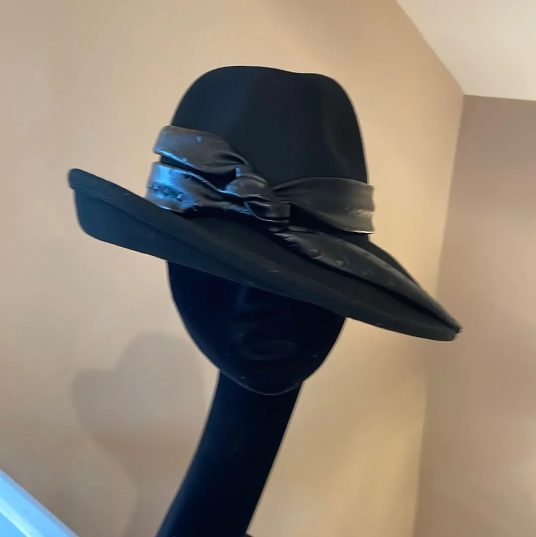 Adjustable Tilted Fedora