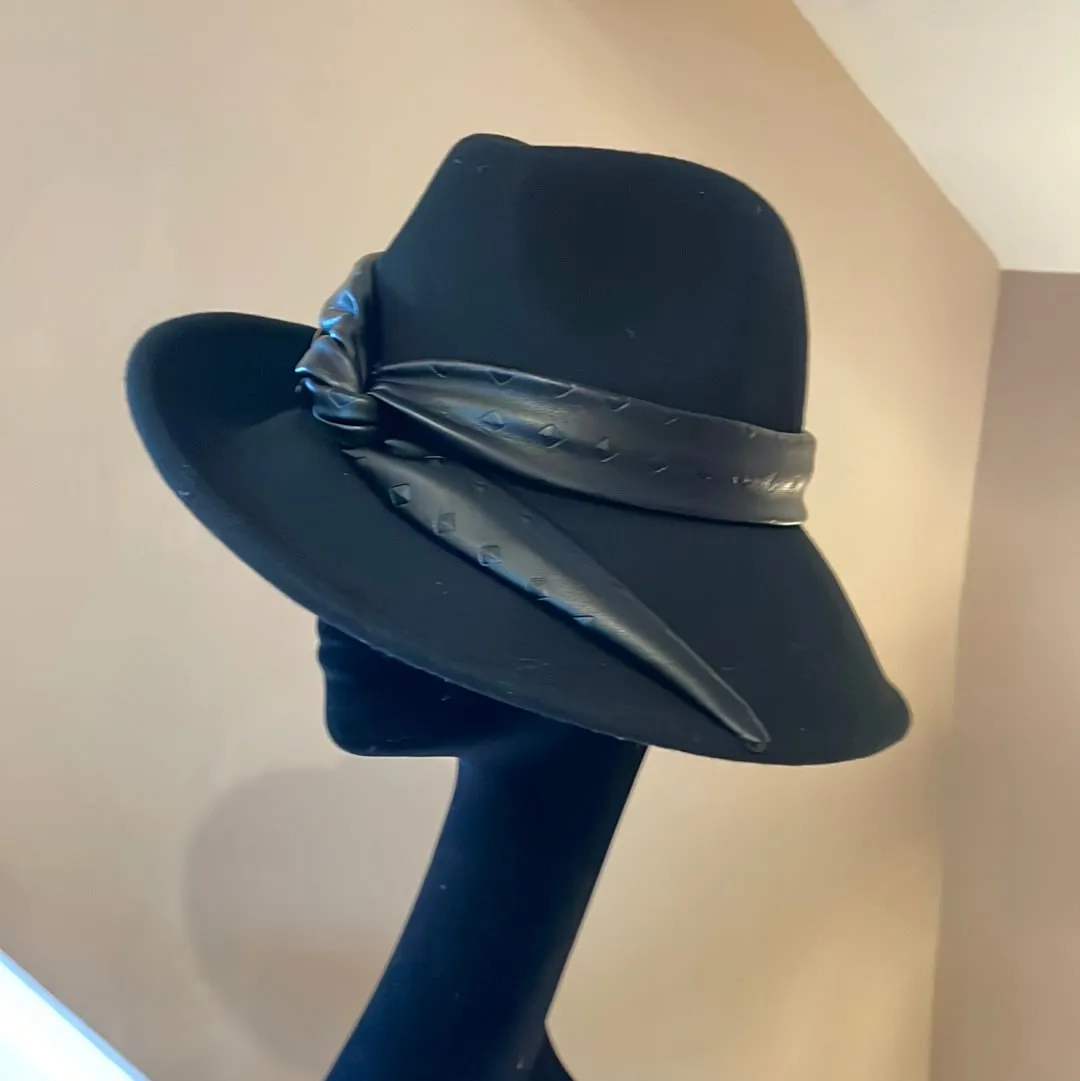 Adjustable Tilted Fedora