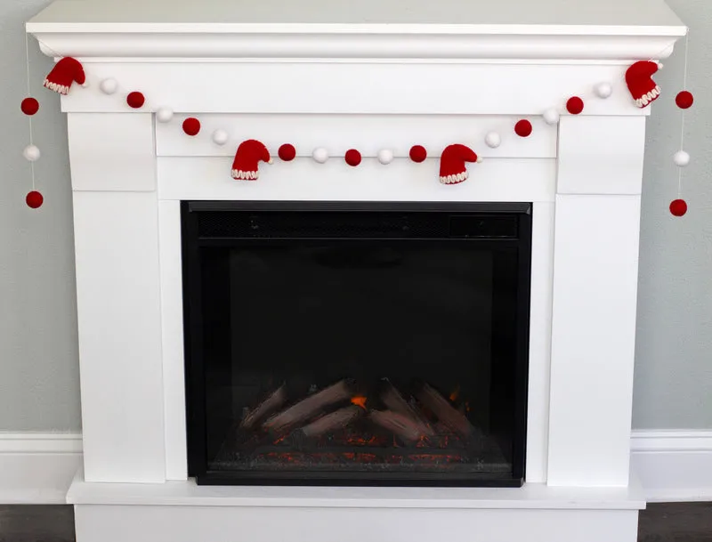 Santa Claus Hats Felt Christmas Garland- Red & White